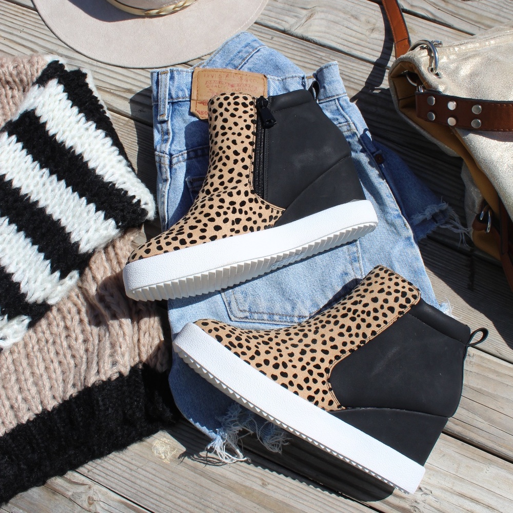 🆕️//Fall Favorite Collection// Wedge Sneaker - Picture 4 of 8